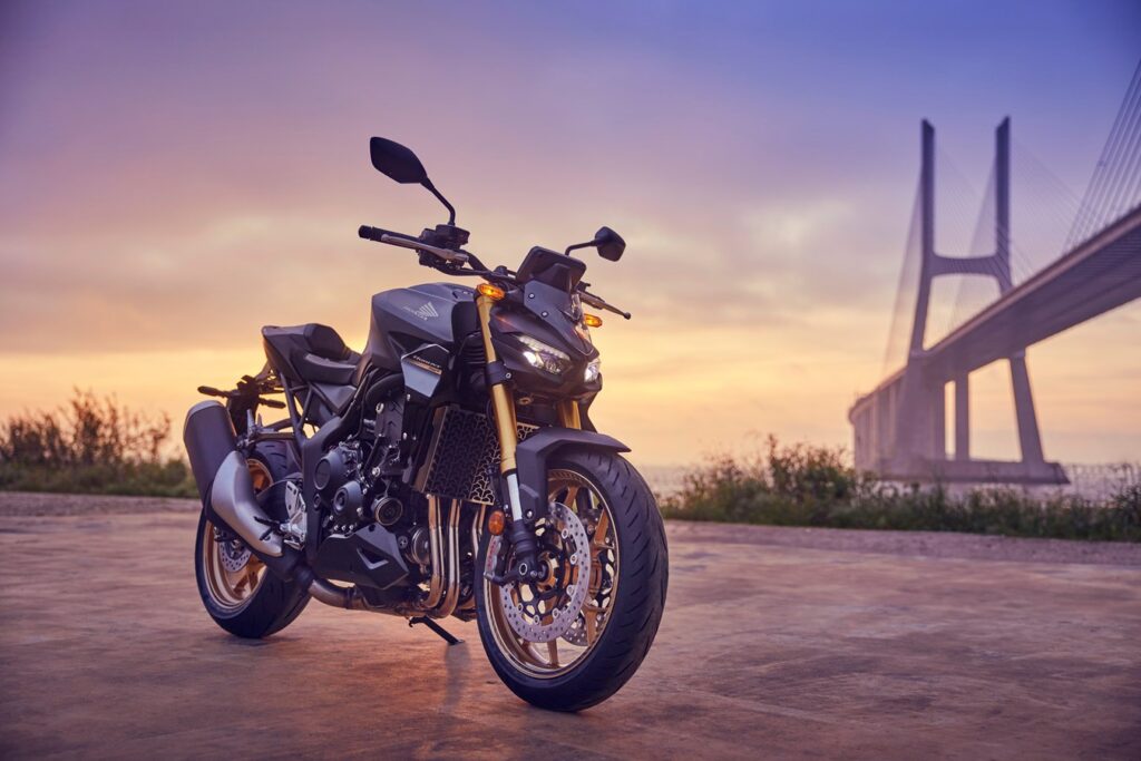 Honda CB1000 Hornet 2025: A Naked Japonesa Que Chegou Para Imprimir Respeito